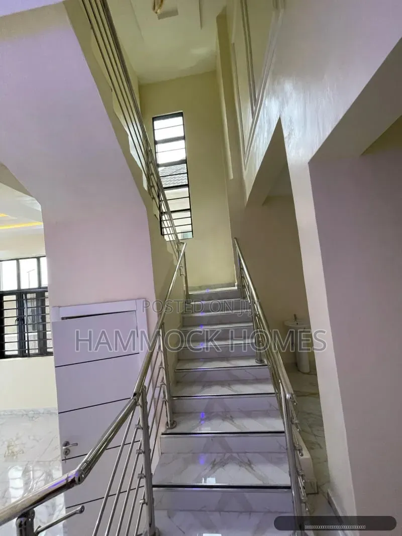 3bdrm Duplex in Kolapo Ishola Gra, Akobo for rent in Akobo