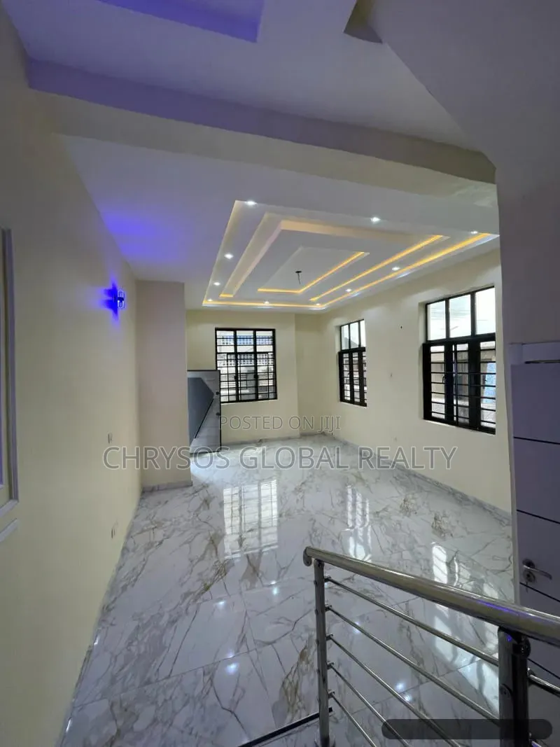 4bdrm Duplex in Kolapo Ishola Gra for rent in Akobo