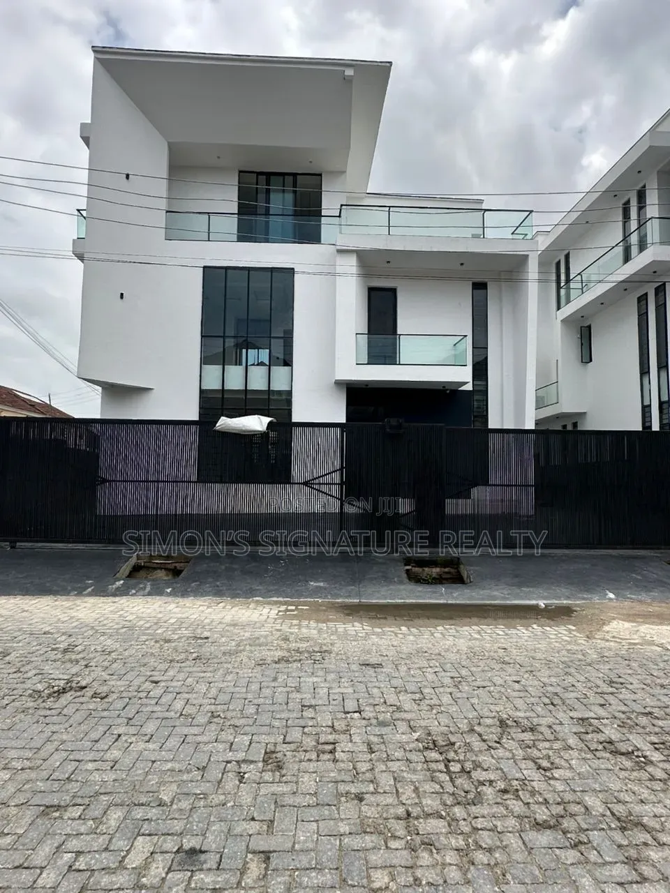 5bdrm Duplex in Osapa london for sale in Osapa london