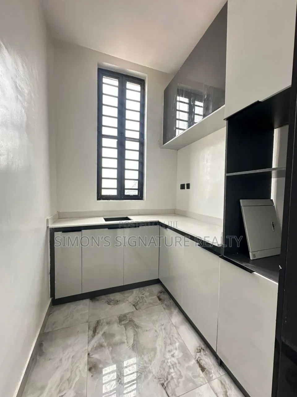 5bdrm Duplex in Osapa london for sale in Osapa london