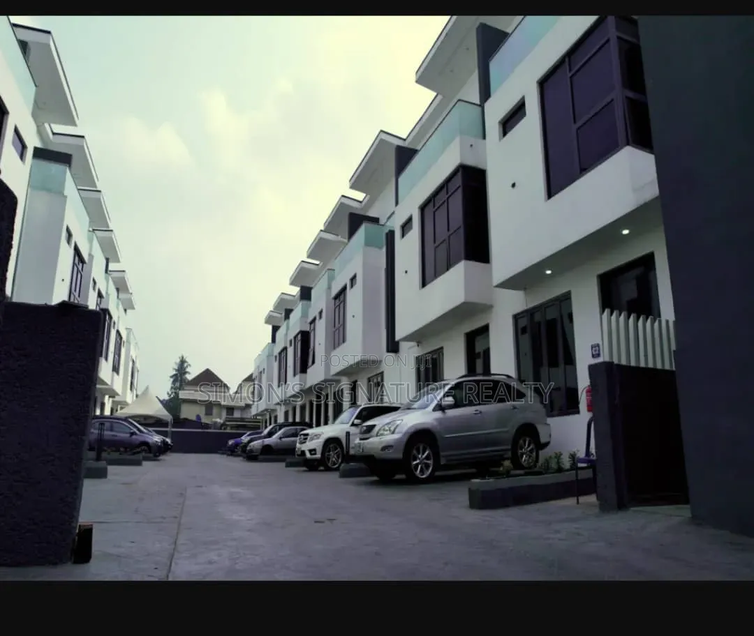 5bdrm Townhouse/Terrace in Ademola Adetokunbo for Sale in Ademola Adetokunbo