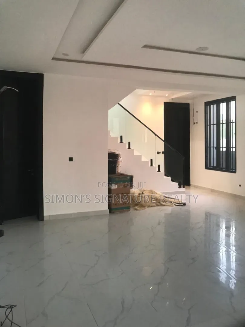 5bdrm Townhouse/Terrace in Ademola Adetokunbo for Sale in Ademola Adetokunbo