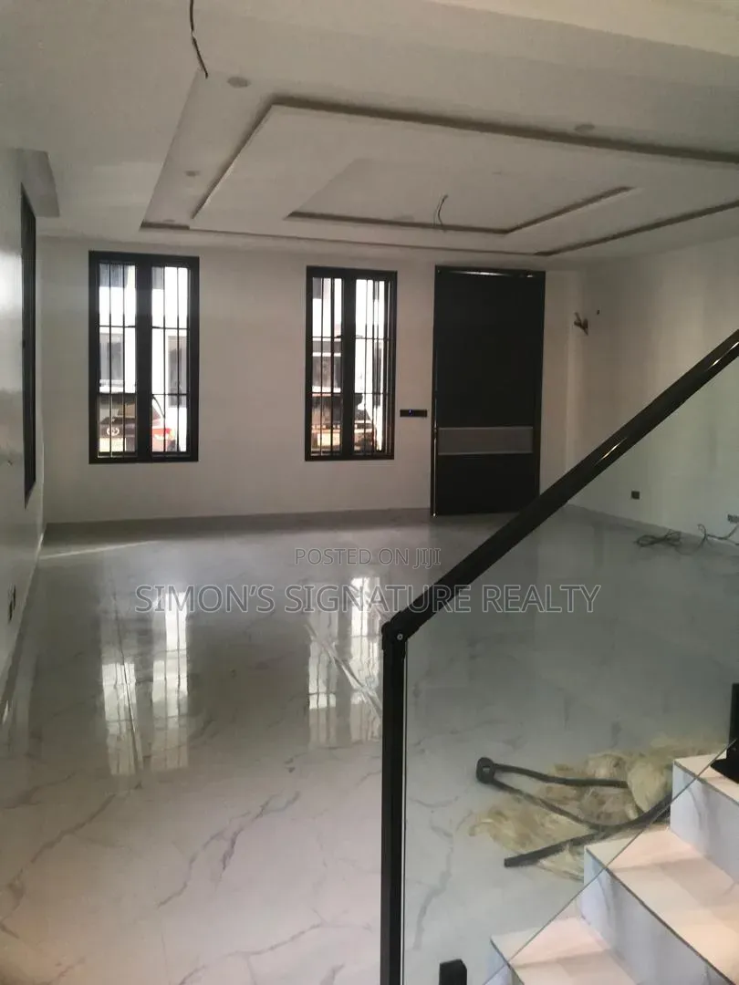 5bdrm Townhouse/Terrace in Ademola Adetokunbo for Sale in Ademola Adetokunbo