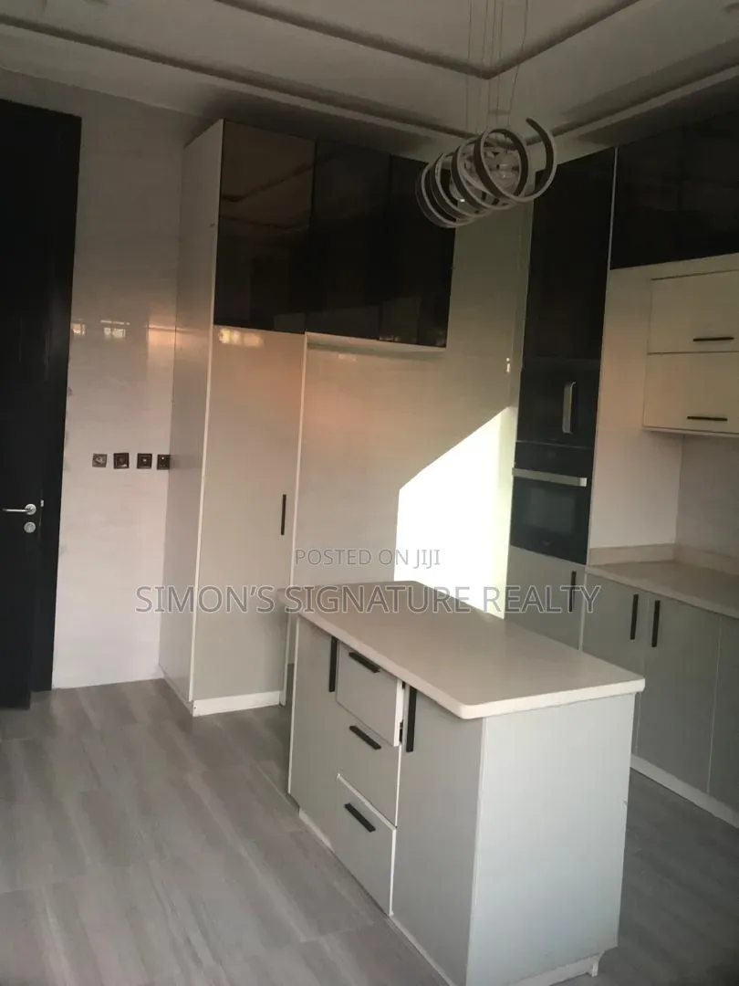 5bdrm Townhouse/Terrace in Ademola Adetokunbo for Sale in Ademola Adetokunbo