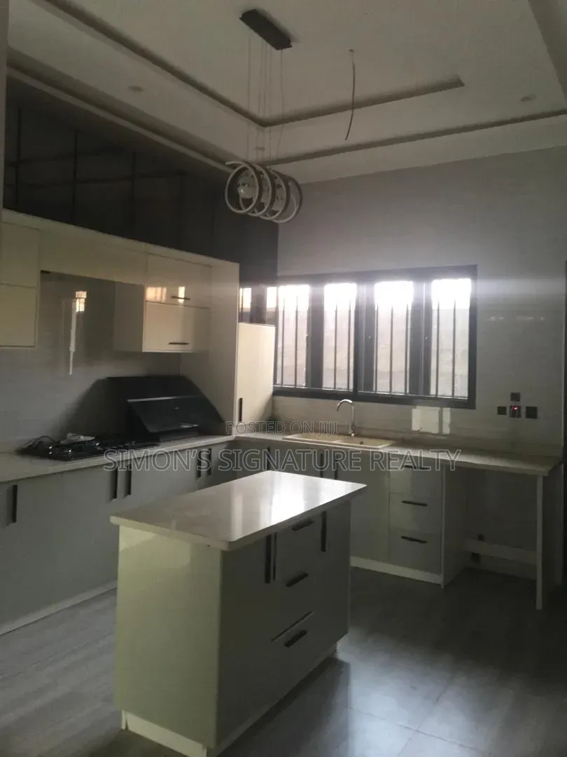 5bdrm Townhouse/Terrace in Ademola Adetokunbo for Sale in Ademola Adetokunbo