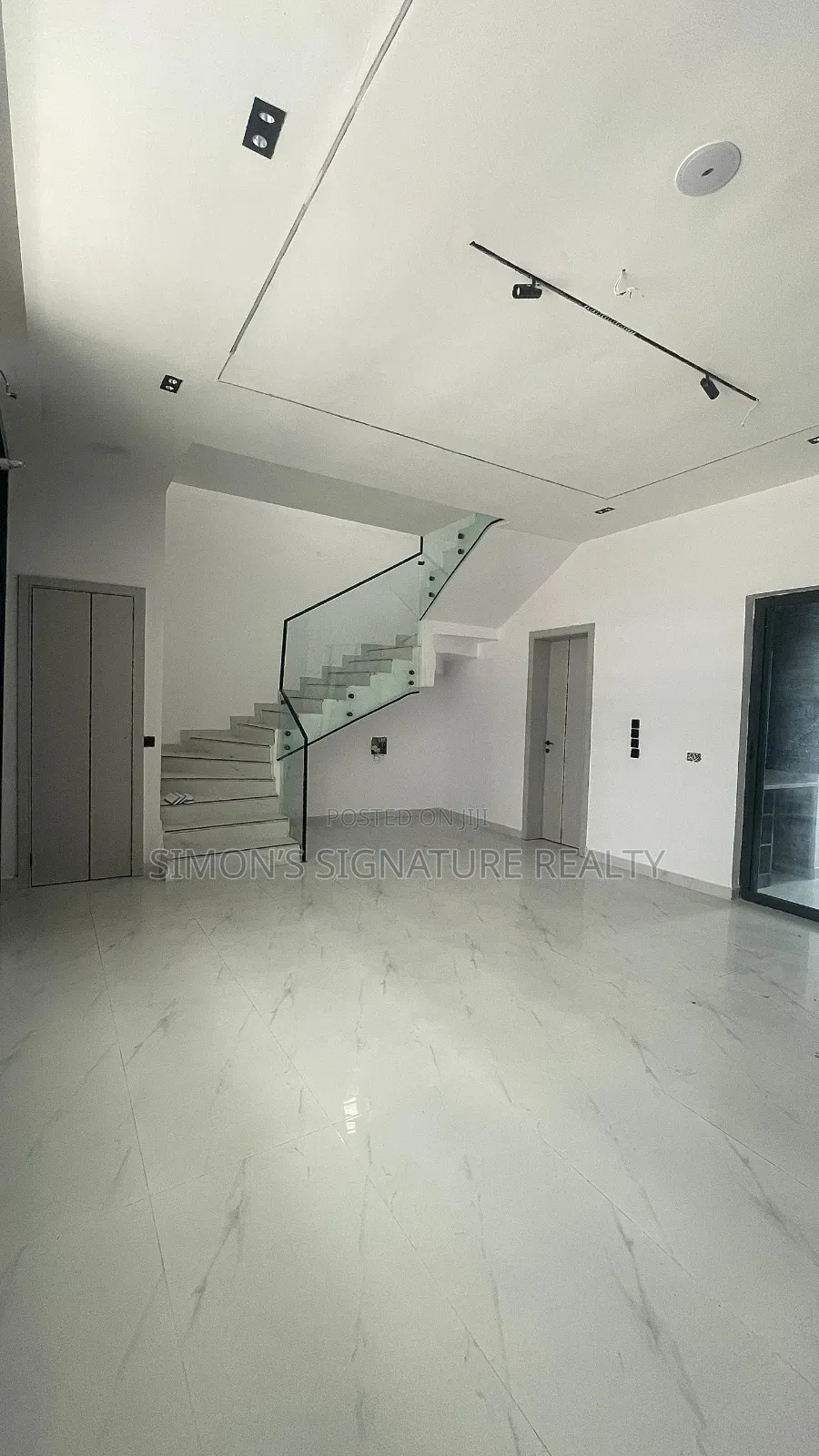 4bdrm Duplex in Ikota for sale in Ikota