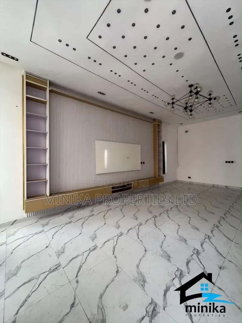 5bdrm Duplex in Ikota for sale in Ikota