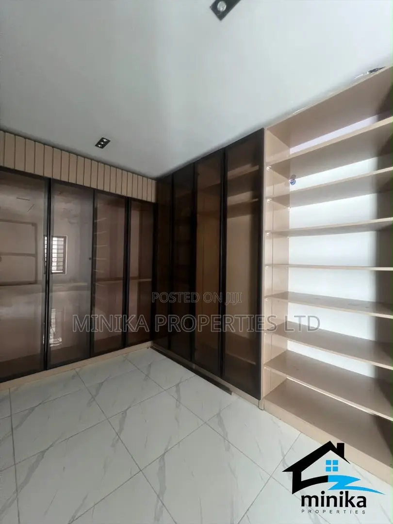 5bdrm Duplex in Ikota for sale in Ikota
