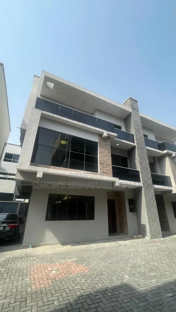 5bdrm Duplex in Ikate for sale in Ikate