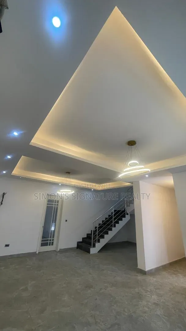 5bdrm Duplex in Ikate for sale in Ikate