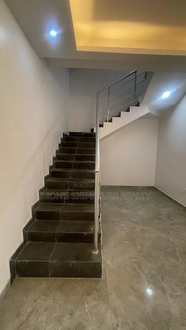 5bdrm Duplex in Ikate for sale in Ikate