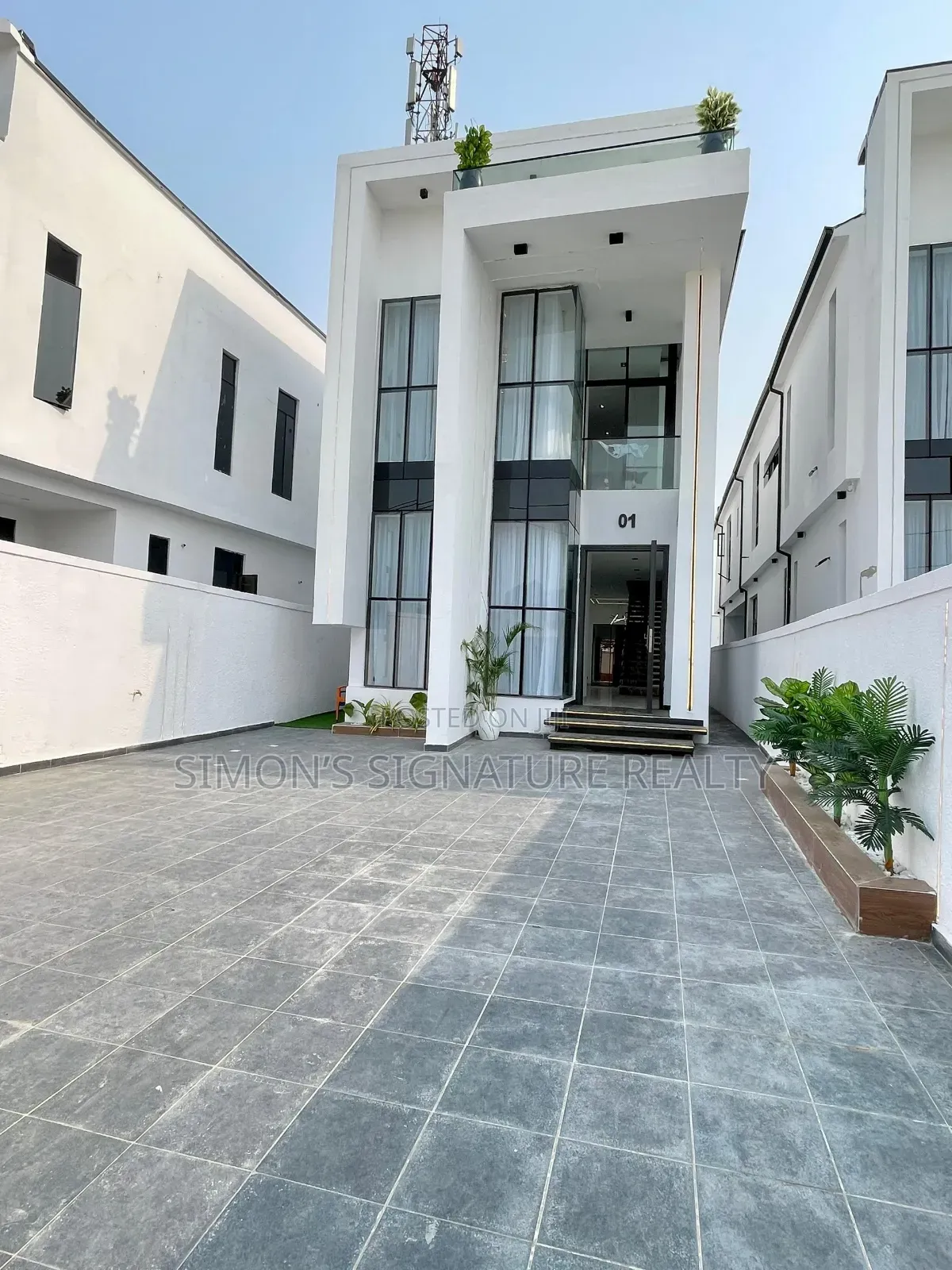 5bdrm Duplex in Ikota for sale in Ikota
