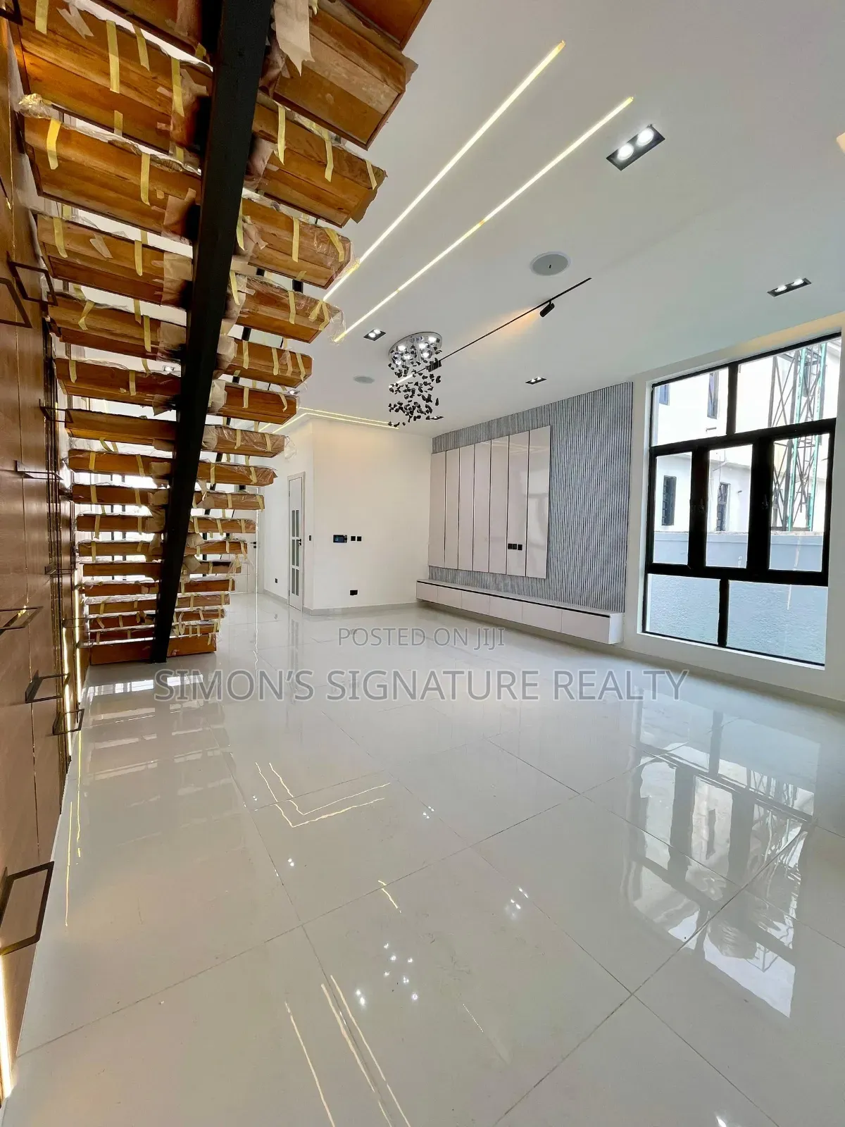 5bdrm Duplex in Ikota for sale in Ikota