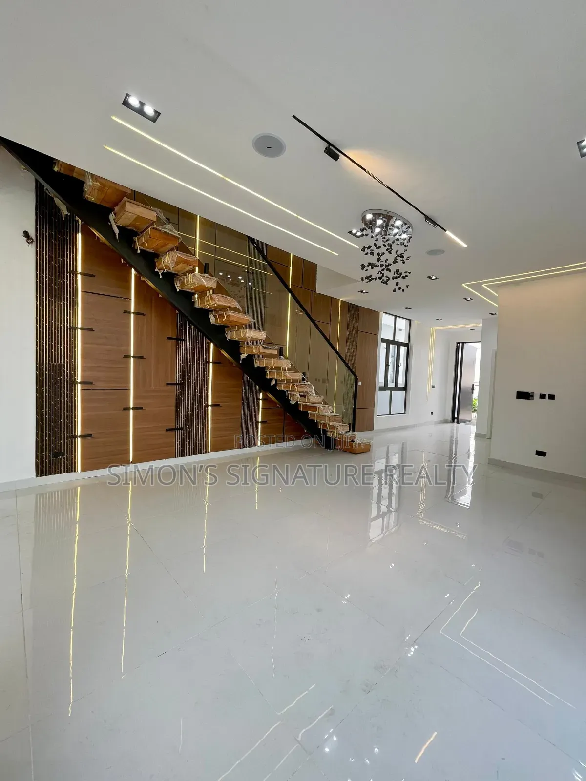 5bdrm Duplex in Ikota for sale in Ikota