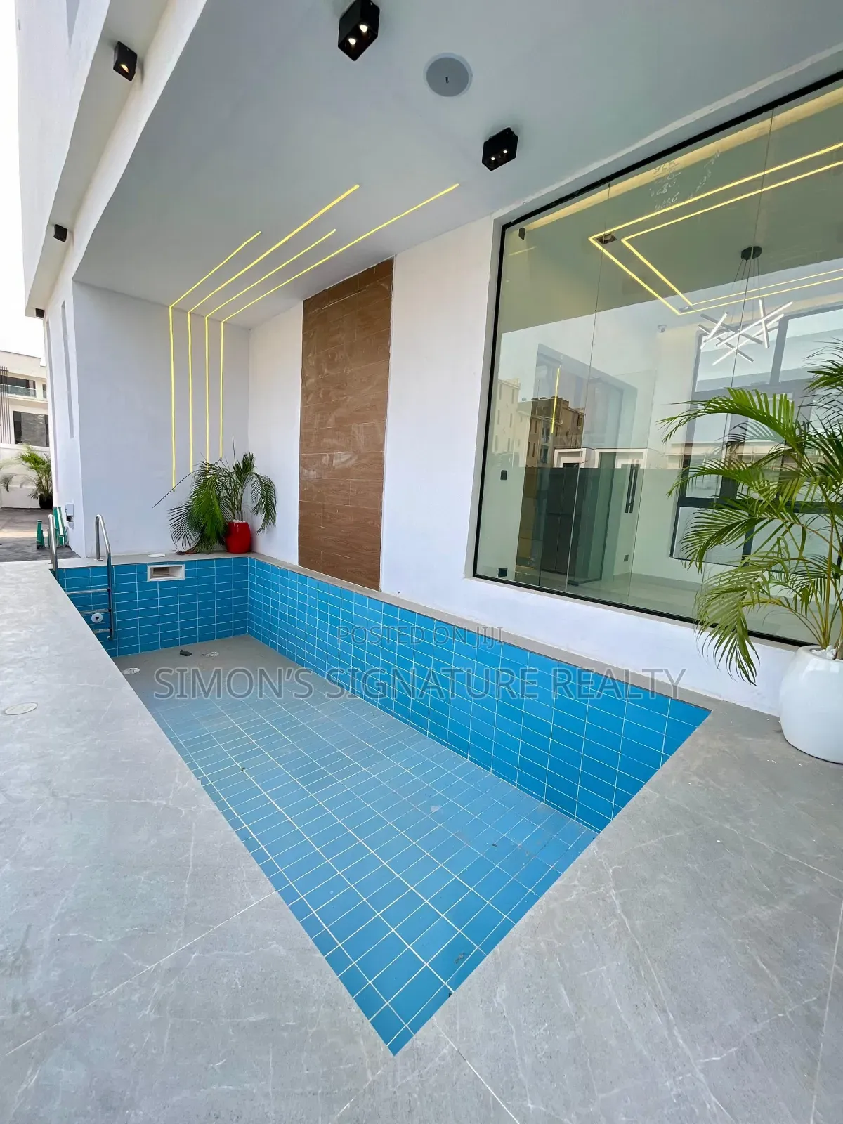 5bdrm Duplex in Ikota for sale in Ikota