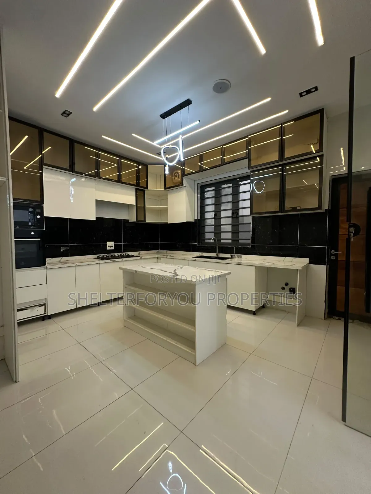 4bdrm Duplex in Off Lekki-Epe Expressway for sale in Off Lekki-Epe Expressway