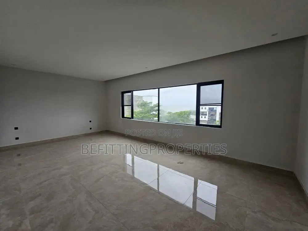 4bdrm Duplex in Banana Island for sale in Banana Island