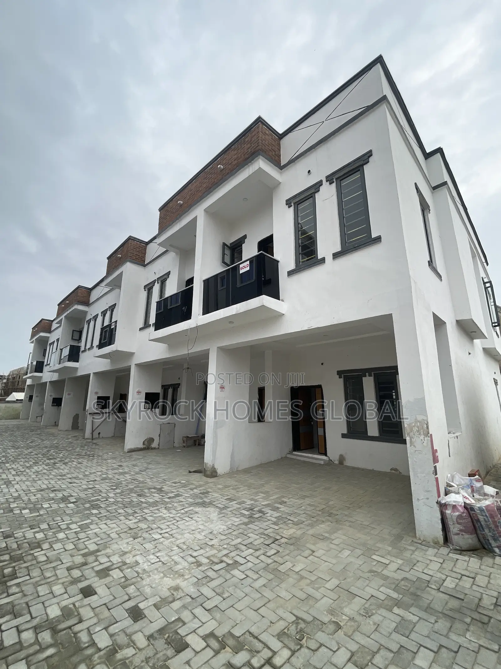 3bdrm Duplex in Off Lekki-Epe Expressway for sale in Off Lekki-Epe Expressway