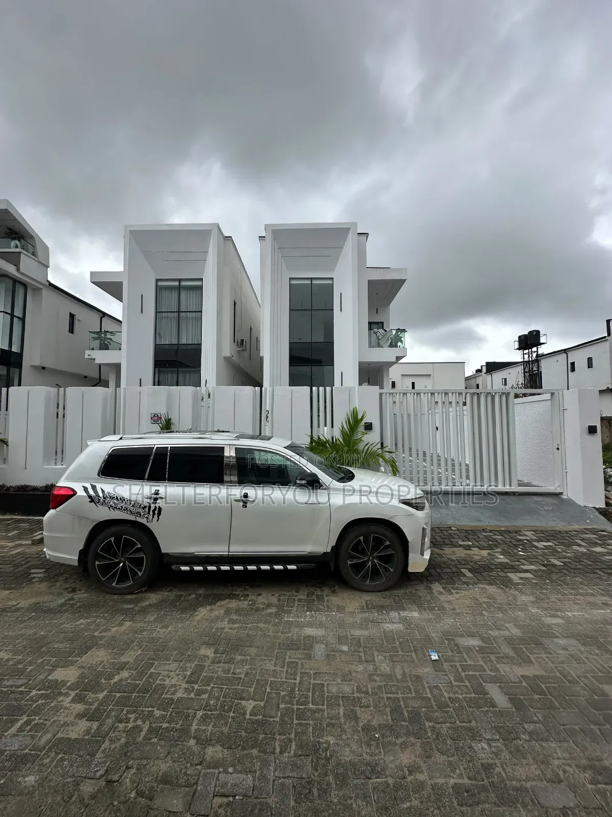 5bdrm Duplex in Off Lekki-Epe Expressway for sale in Off Lekki-Epe Expressway