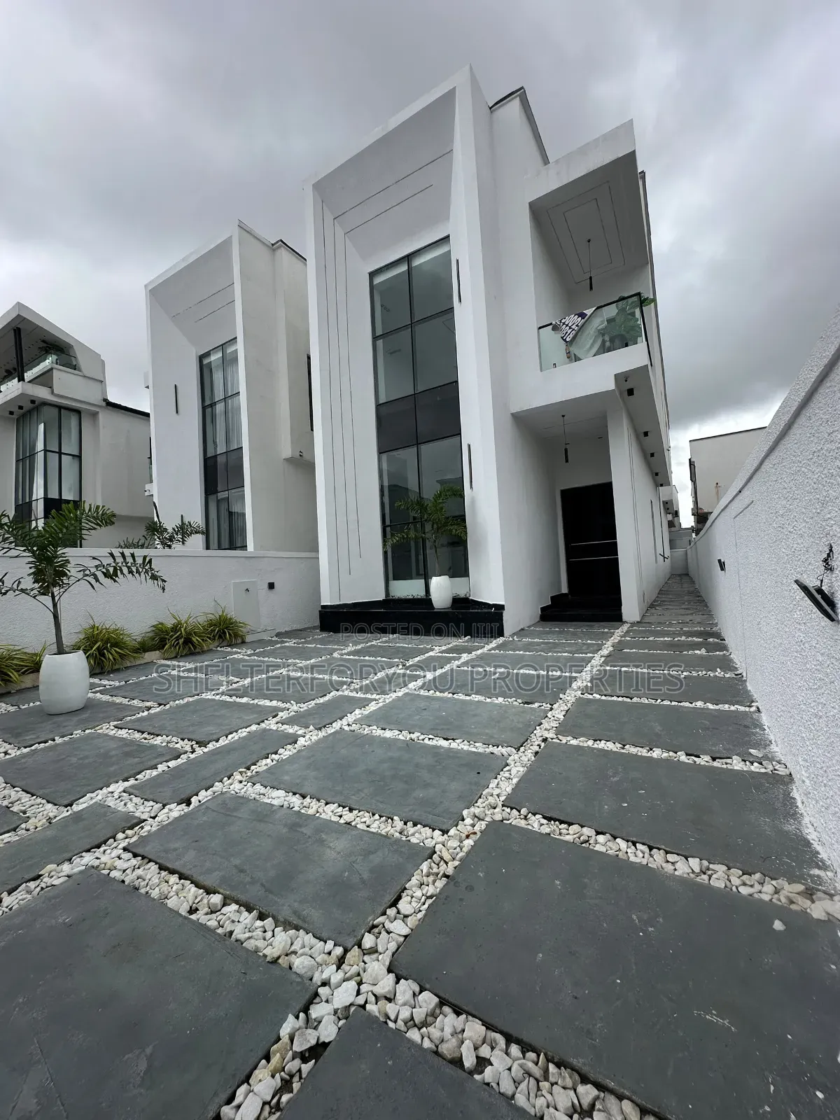 5bdrm Duplex in Off Lekki-Epe Expressway for sale in Off Lekki-Epe Expressway