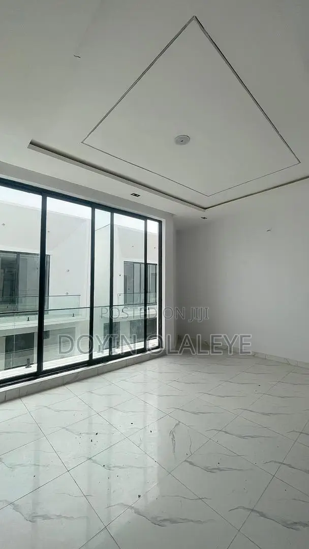 4bdrm Duplex in Ikota for sale in Ikota