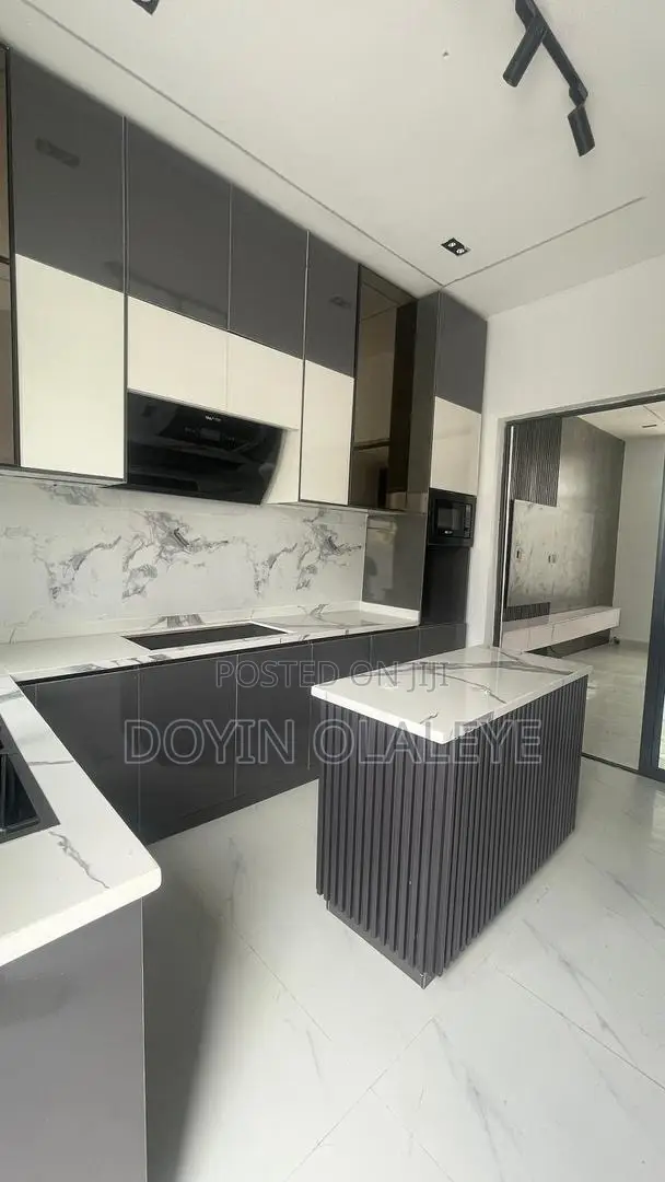 4bdrm Duplex in Ikota for sale in Ikota