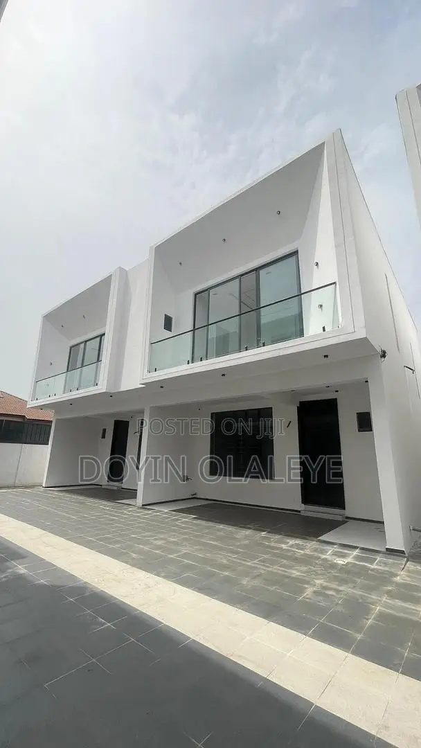 4bdrm Duplex in Ikota for sale in Ikota