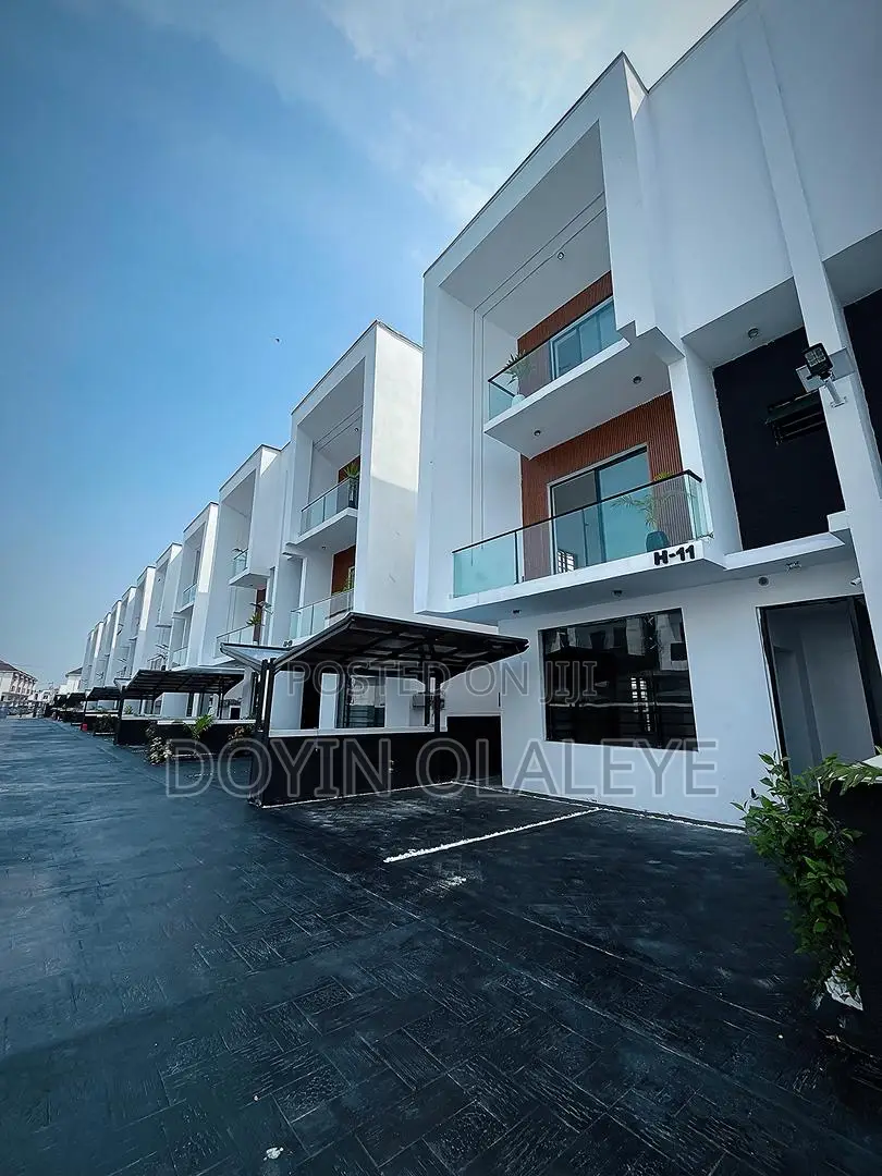 4bdrm Duplex in Ikota for sale in Ikota