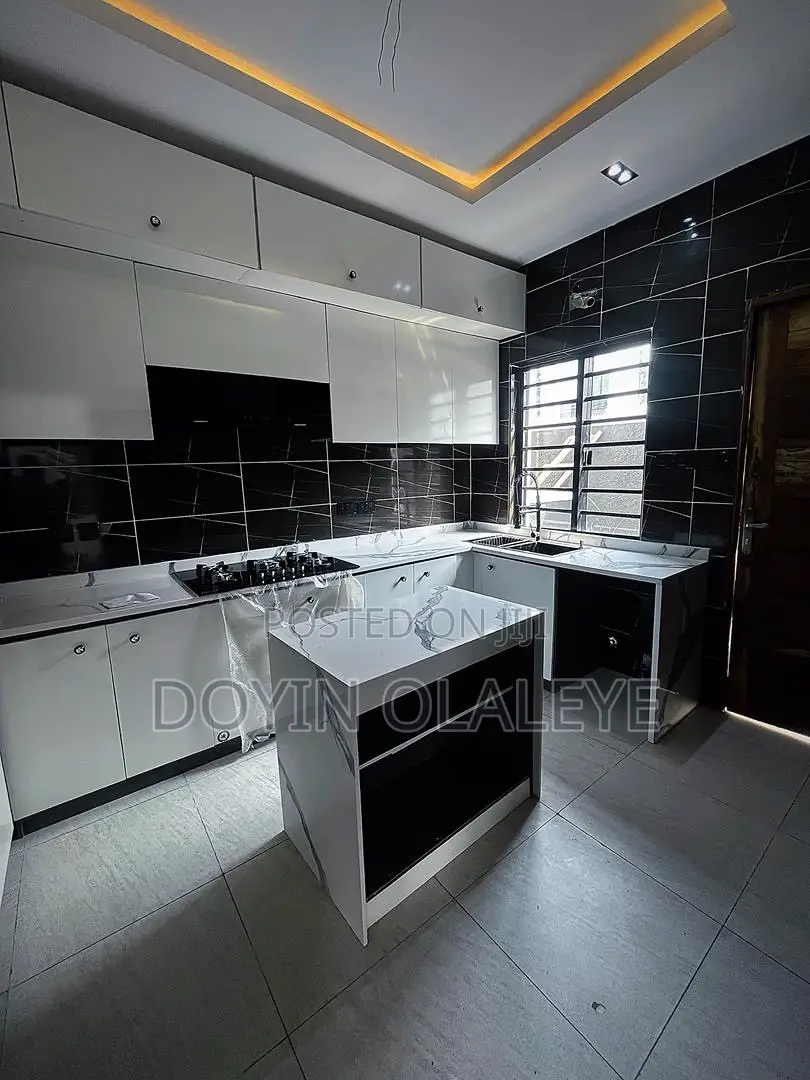 4bdrm Duplex in Ikota for sale in Ikota