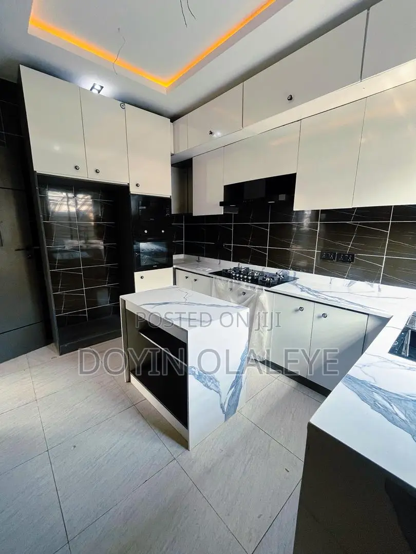 4bdrm Duplex in Ikota for sale in Ikota