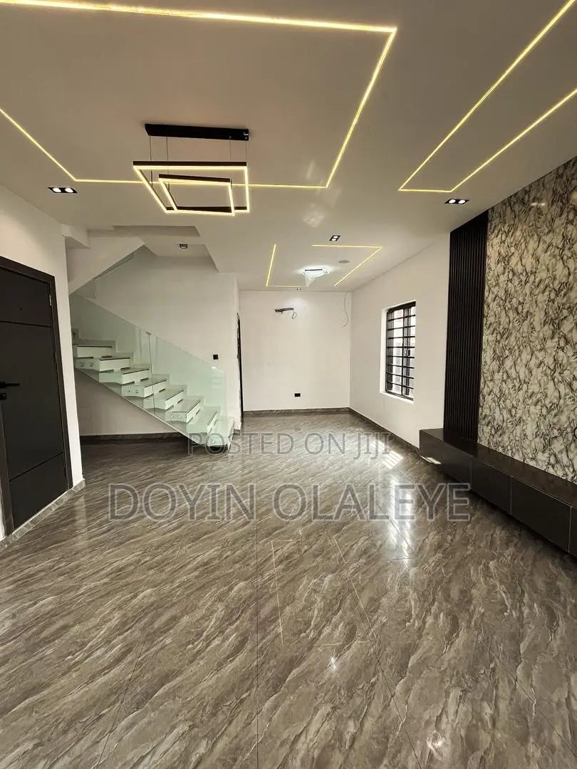 4bdrm Duplex in Ikota for sale in Ikota