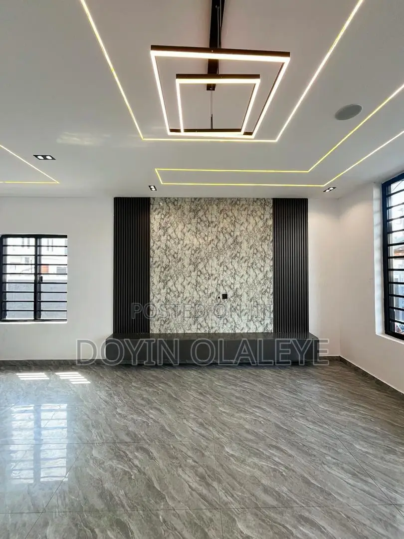 4bdrm Duplex in Ikota for sale in Ikota