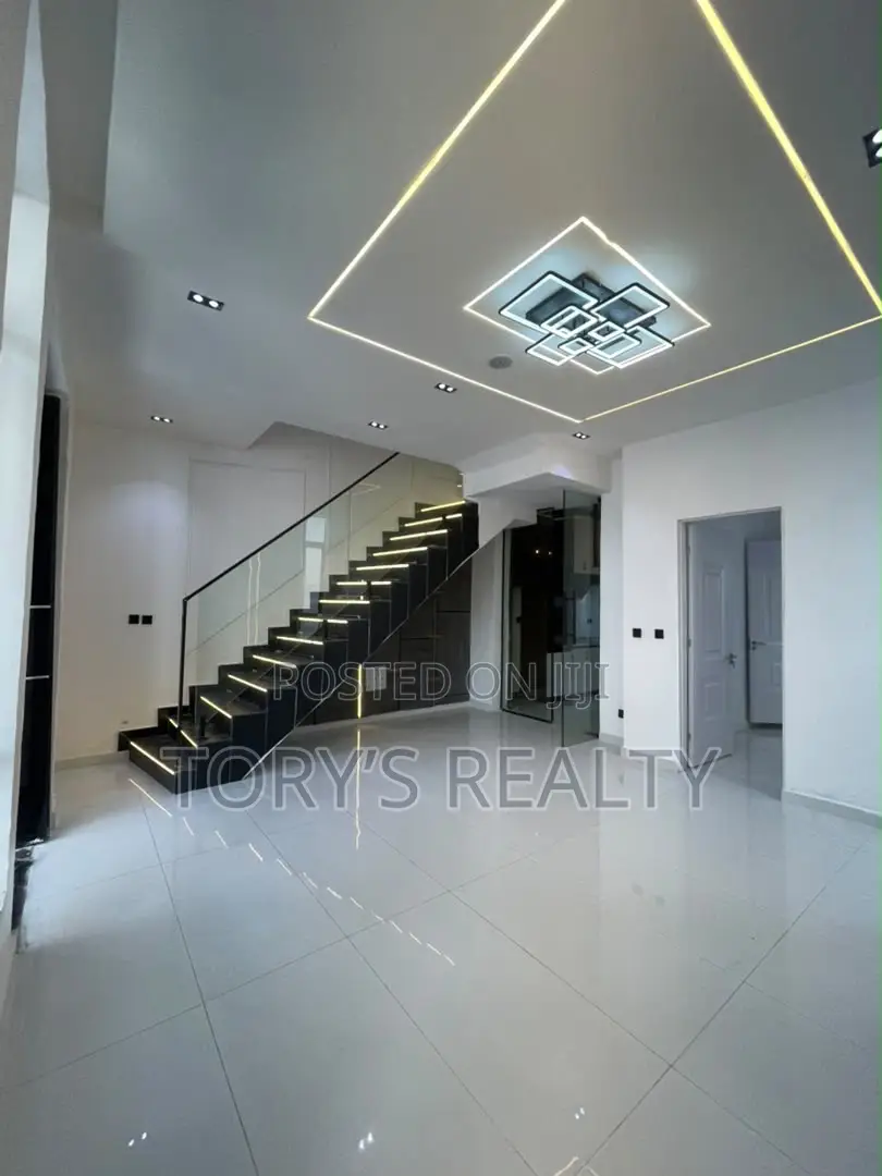 4bdrm Duplex in Ikota for sale in Ikota