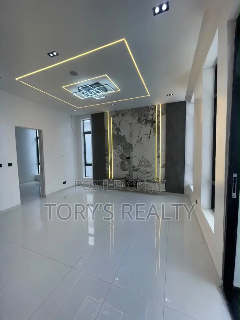 4bdrm Duplex in Ikota for sale in Ikota