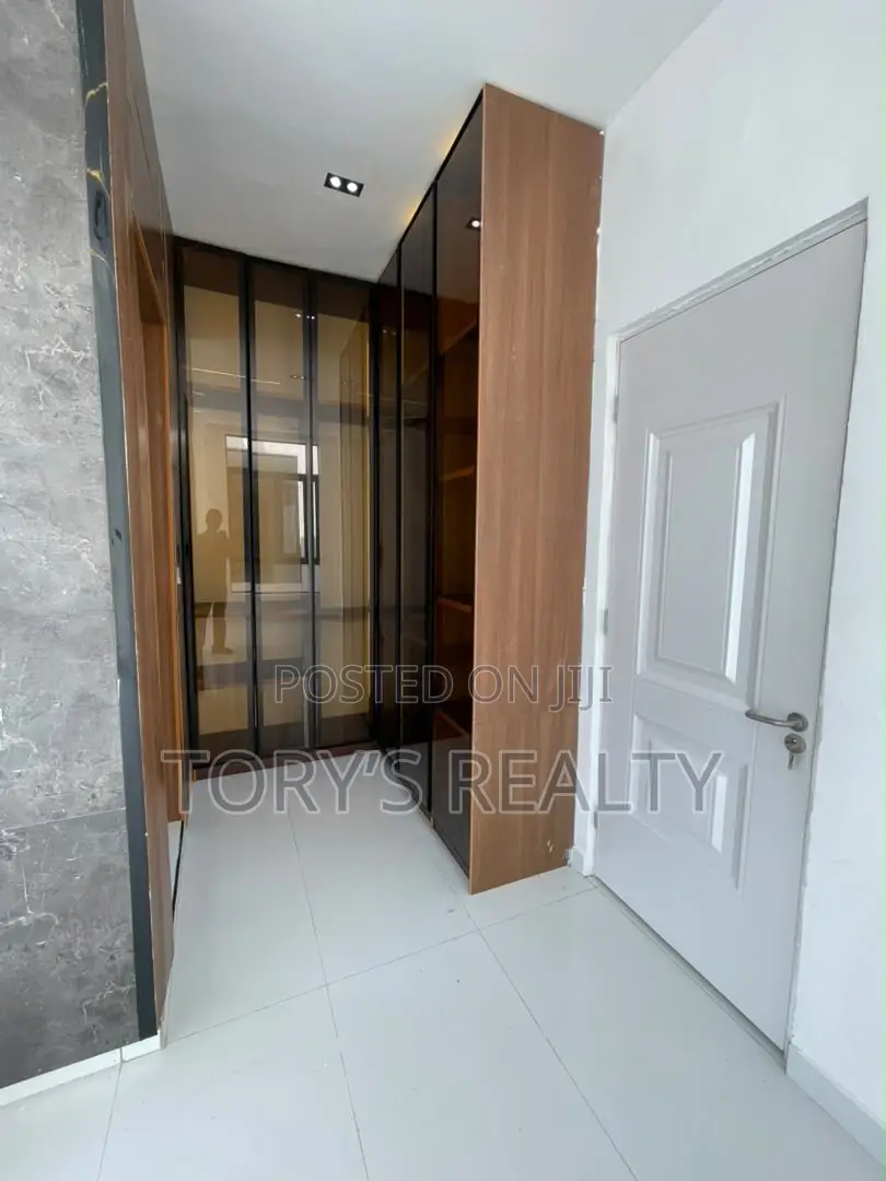 4bdrm Duplex in Ikota for sale in Ikota