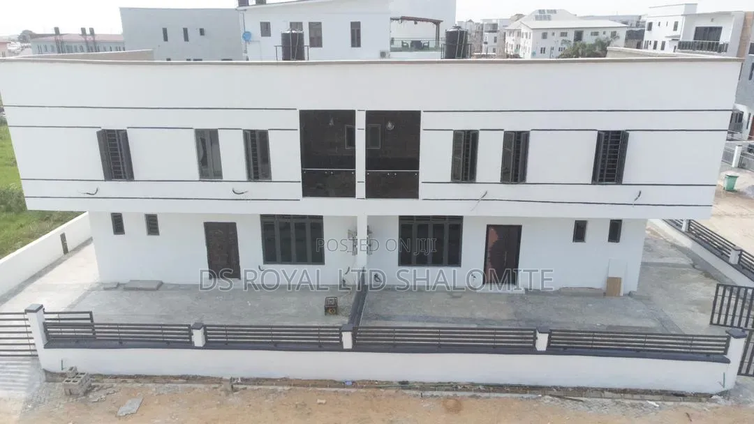 4bdrm Duplex in Ilaje / Lekki for sale in Ilaje / Lekki