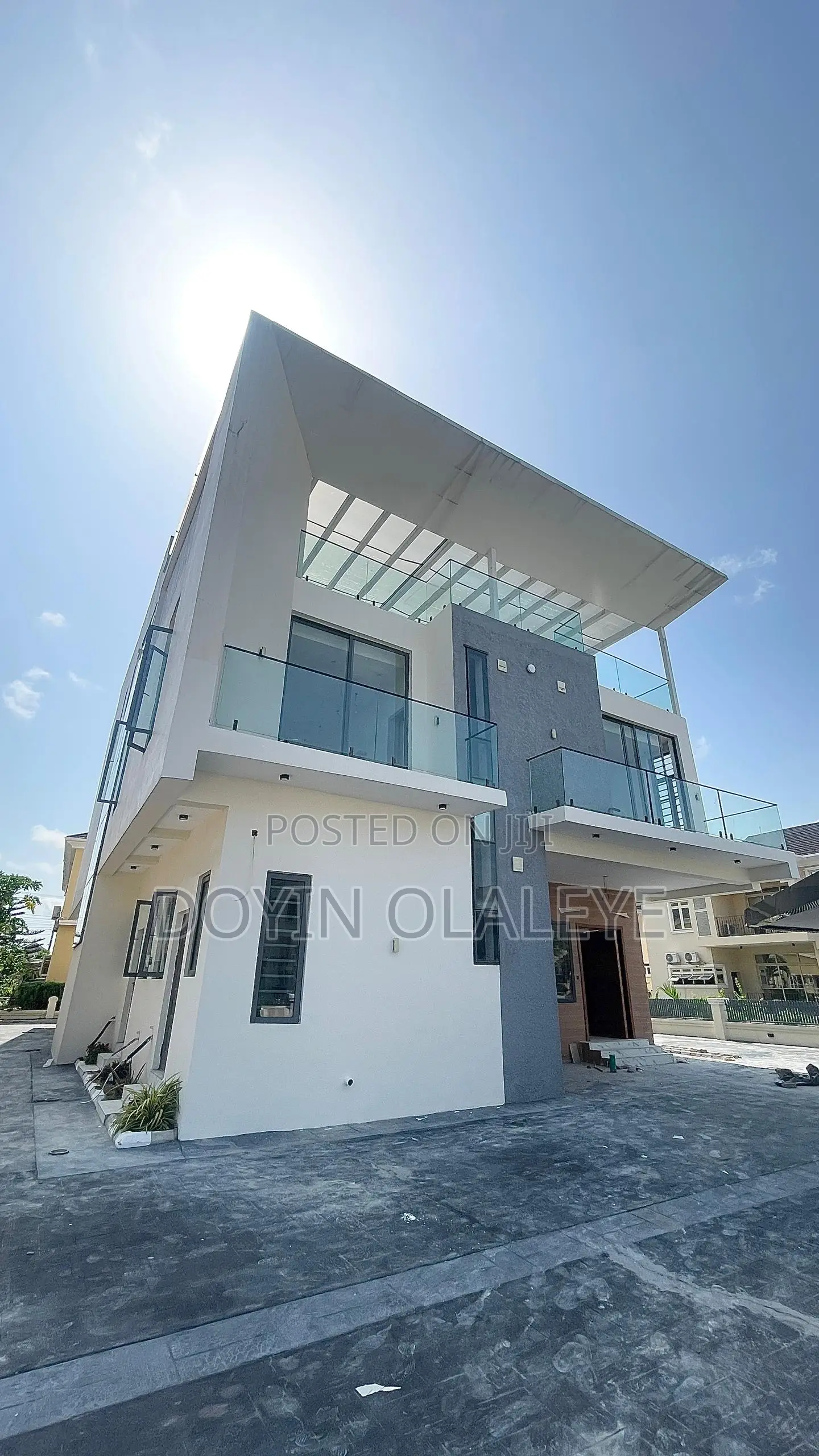 5bdrm Duplex in Chevron for sale in Chevron