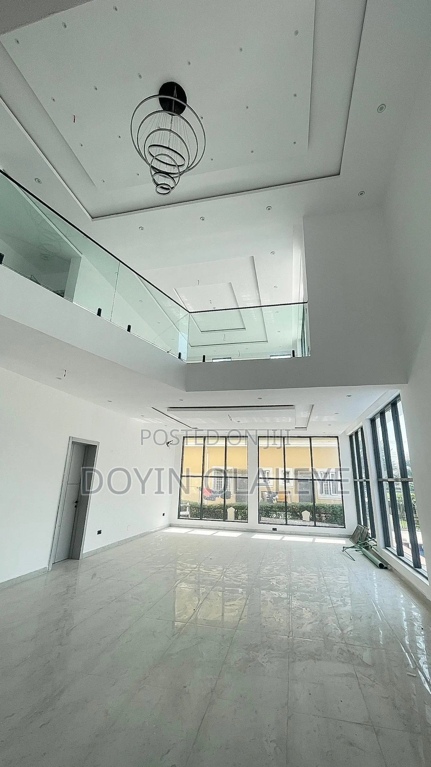 5bdrm Duplex in Chevron for sale in Chevron