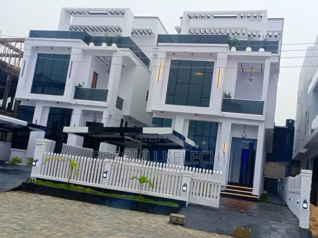 5bdrm Duplex in Ikota for sale in Ikota