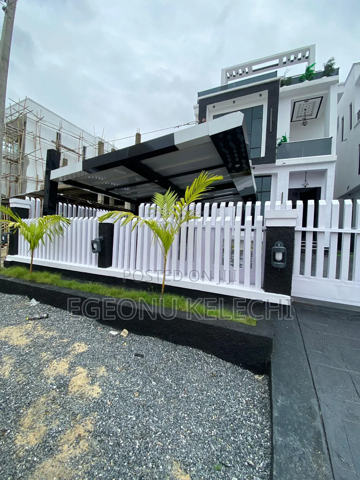 5bdrm Duplex in Ikota for sale in Ikota