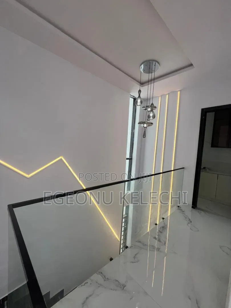 5bdrm Duplex in Ikota for sale in Ikota