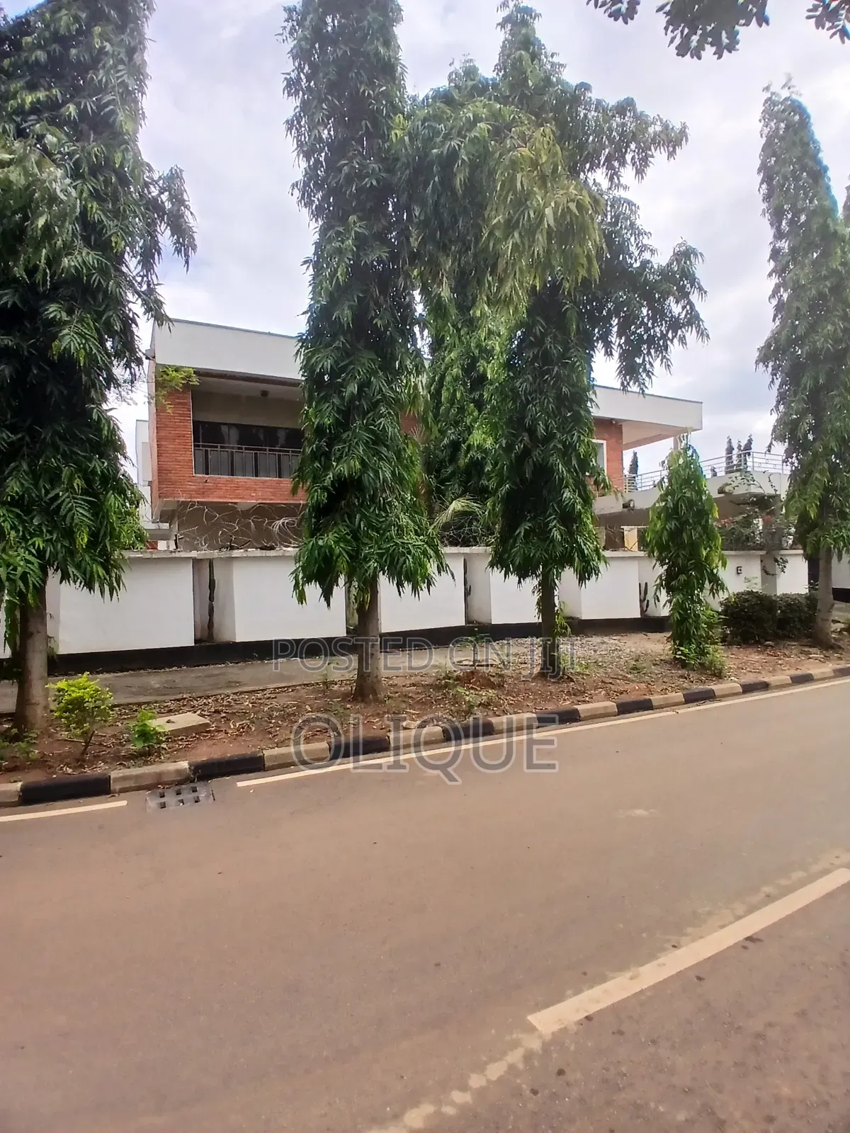 12bdrm Duplex in Maitama for sale in Maitama