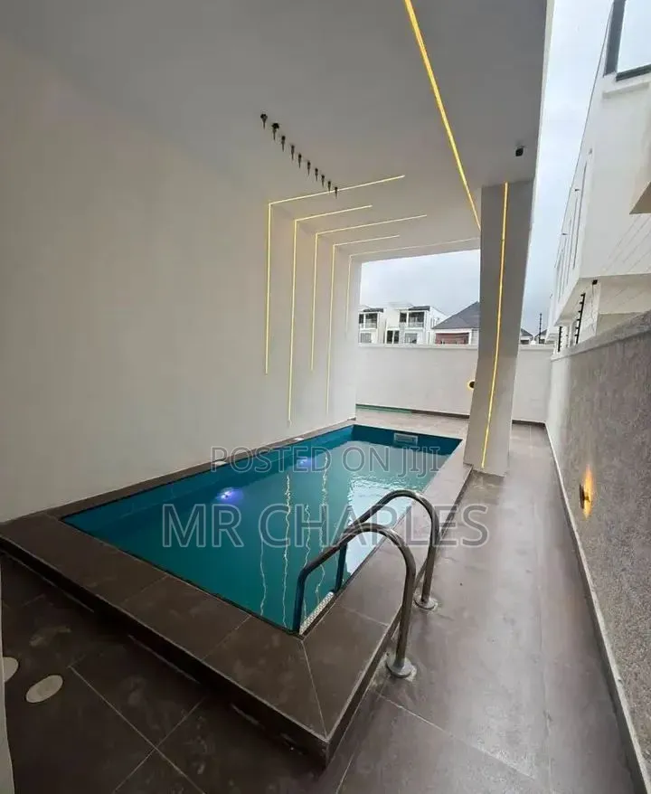 Furnished 2bdrm Block of Flats in Rose Bank, Lekki Phase 1 for sale in Lekki Phase 1