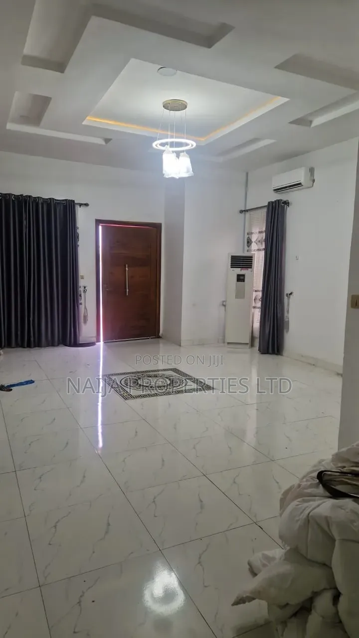 4bdrm Duplex in Ikota for rent in Ikota