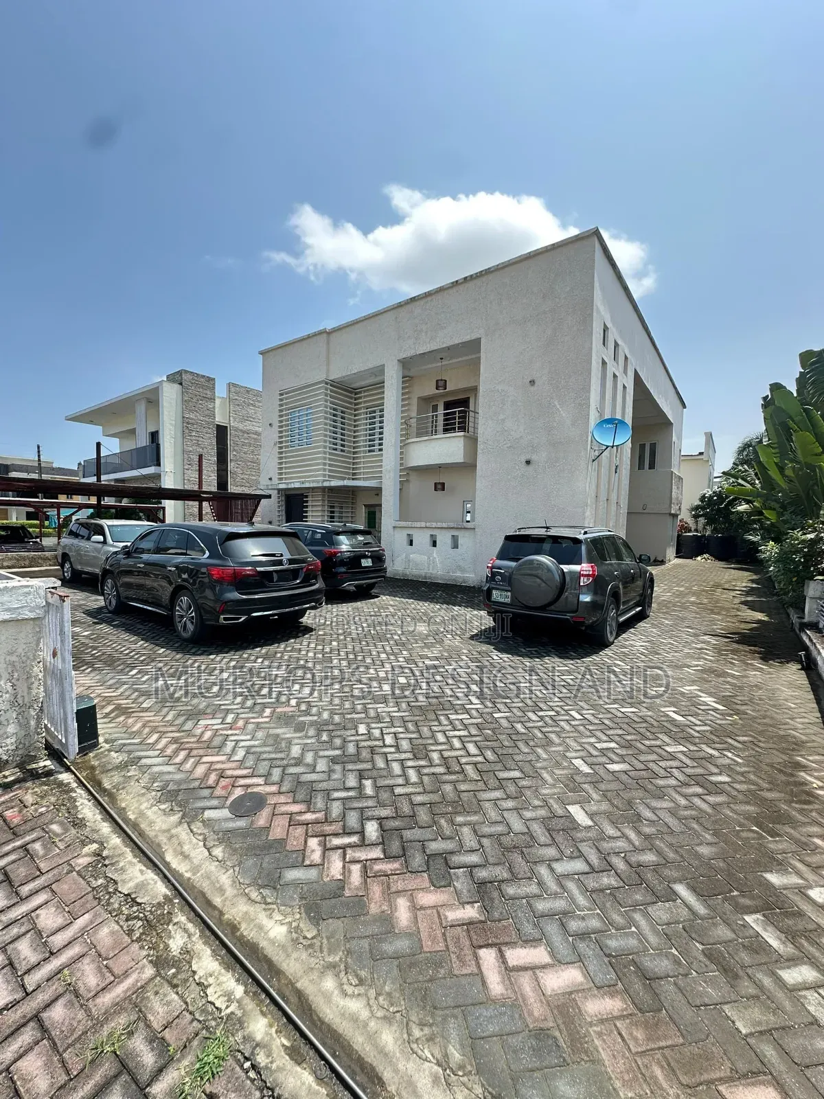 Furnished 4bdrm Duplex in Northern Foorshore, Chevron for sale in Chevron