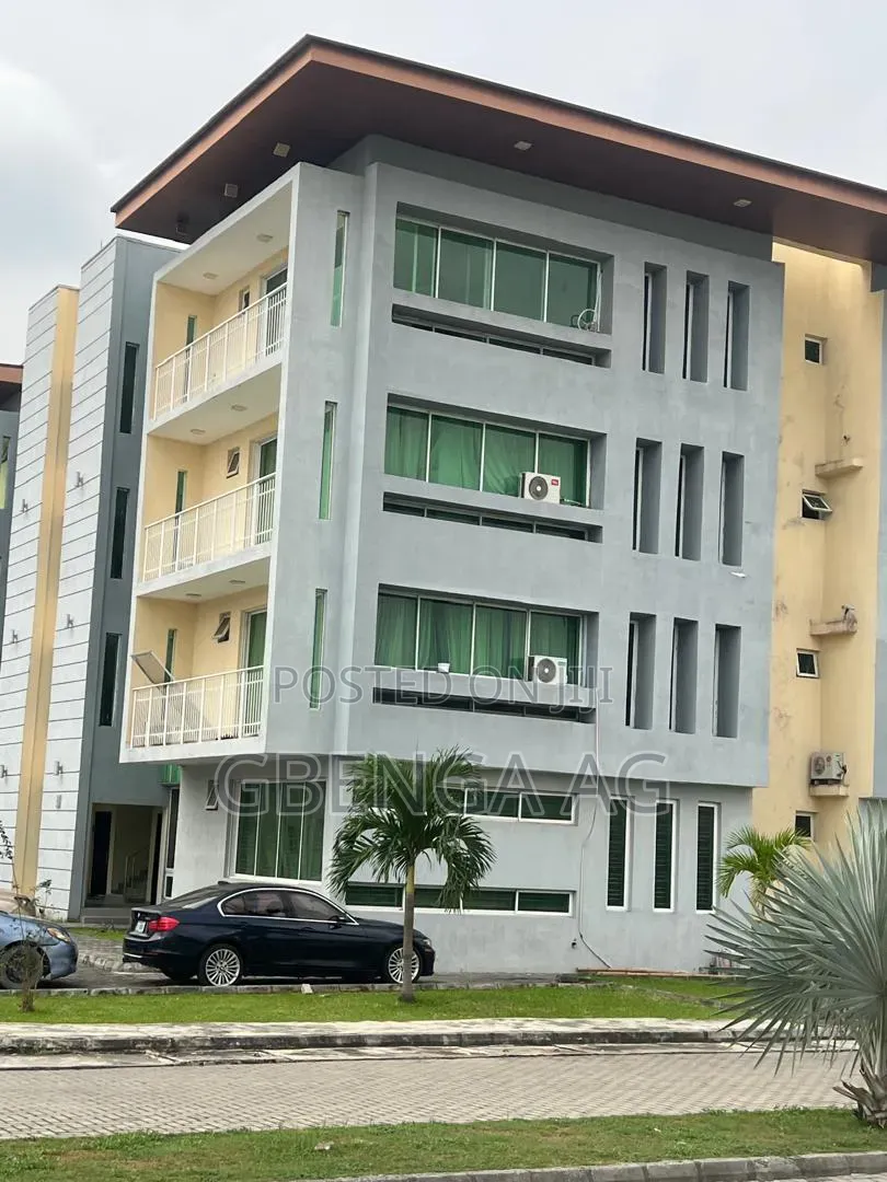 3bdrm Penthouse in Sangotedo Shoprite for sale in Sangotedo