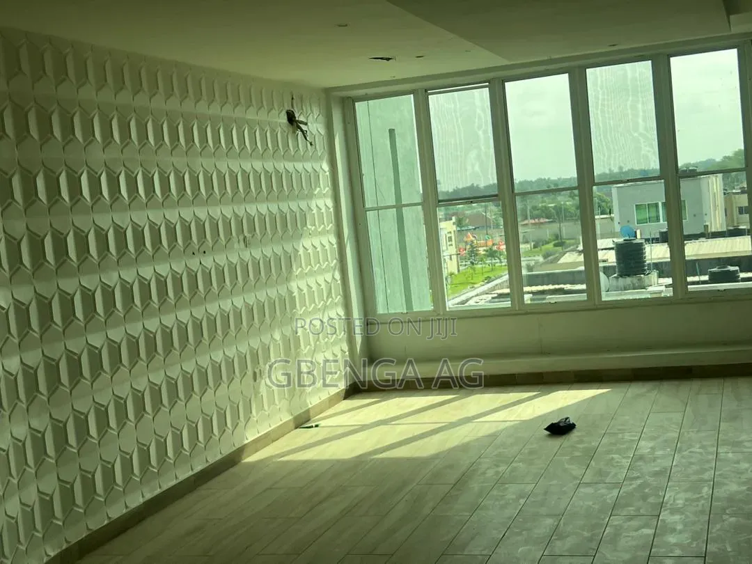 3bdrm Penthouse in Sangotedo Shoprite for sale in Sangotedo