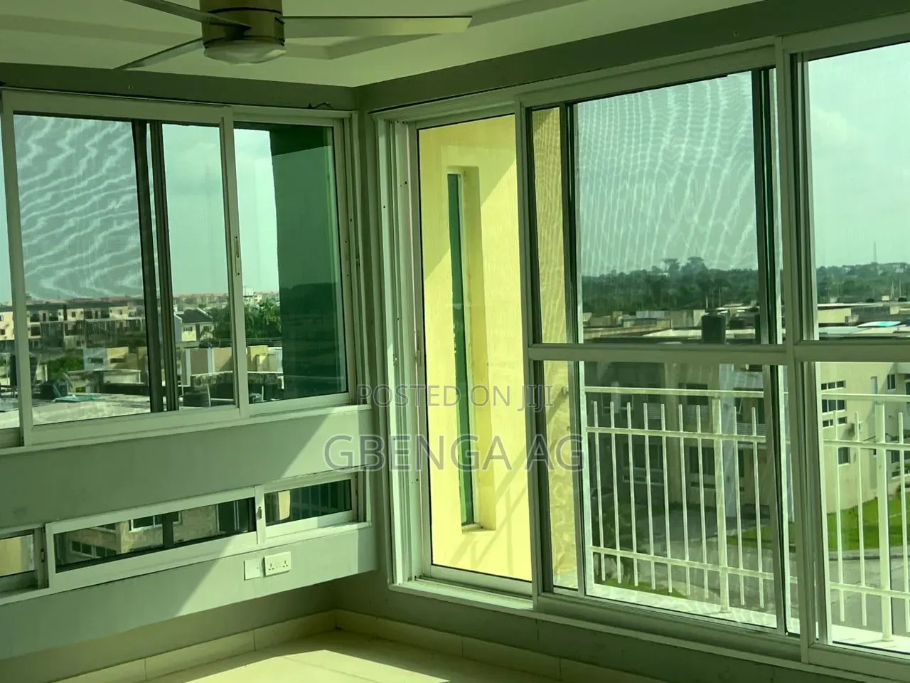 3bdrm Penthouse in Sangotedo Shoprite for sale in Sangotedo