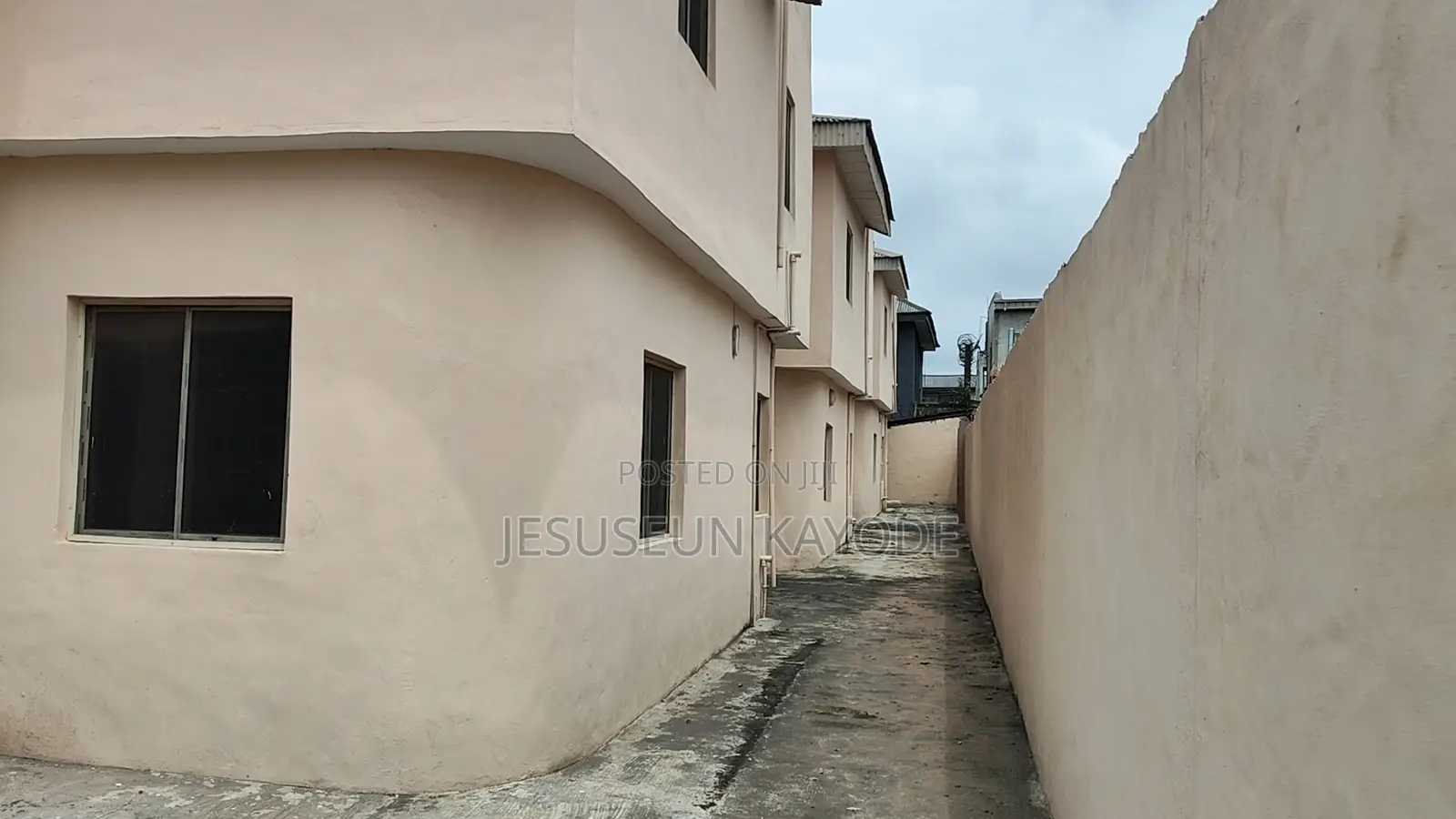 12bdrm Block of Flats in Manna Cola Estate, Alakuko for sale in Alakuko