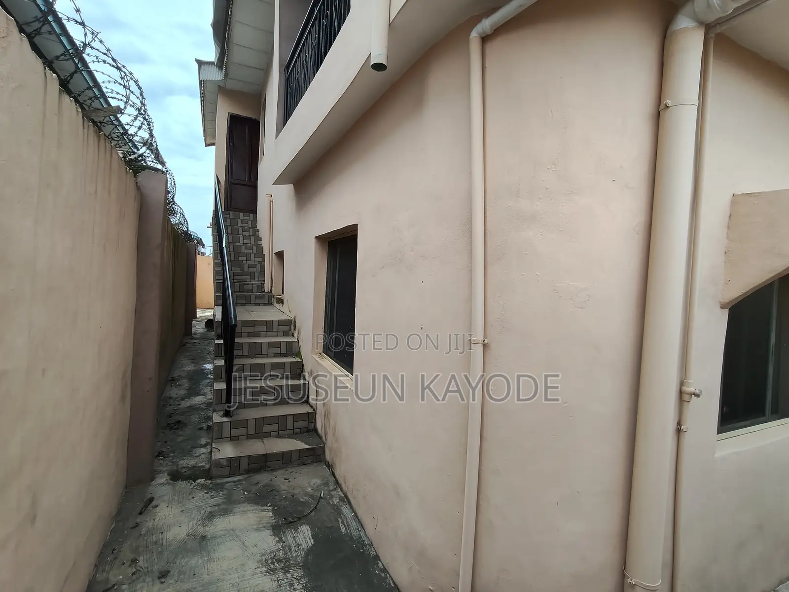 12bdrm Block of Flats in Manna Cola Estate, Alakuko for sale in Alakuko